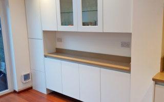 white handless kitchen